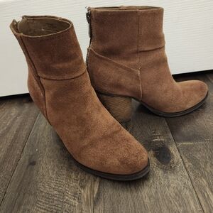 Arturo Chiang Brown Suede Ankle Boots